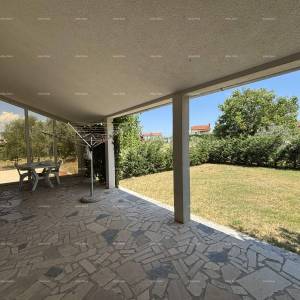 VALBANDON - Kuća s dva stana – idealna za obiteljski život ili investiciju