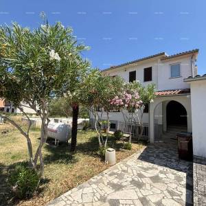 VALBANDON - Kuća s dva stana – idealna za obiteljski život ili investiciju