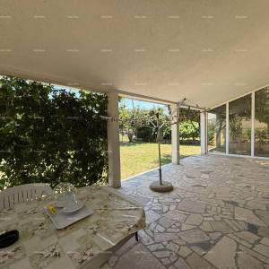 VALBANDON - Kuća s dva stana – idealna za obiteljski život ili investiciju