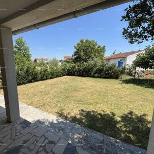 VALBANDON - Kuća s dva stana – idealna za obiteljski život ili investiciju