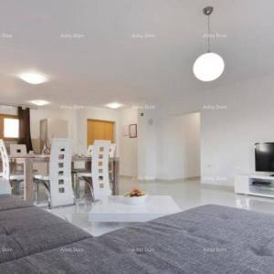 Valbandon, kuća sa bazenom, saunom i jacuzzijem, blizu plaže!