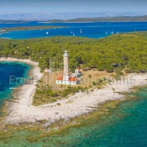 VELI RAT - ATRAKTIVNO 2974 m2-TOP LOKACIJA!