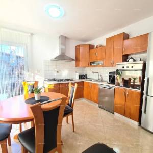 Veli Vrh! Pula! Dvije prizemnice s bazenom!