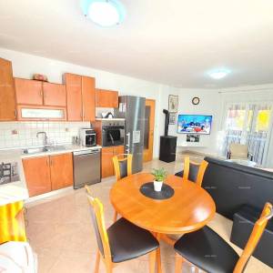 Veli Vrh! Pula! Dvije prizemnice s bazenom!