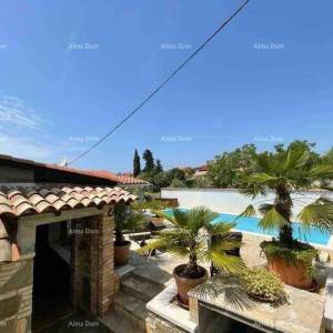 Veli Vrh! Pula! Dvije prizemnice s bazenom!