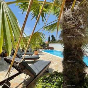 Veli Vrh! Pula! Dvije prizemnice s bazenom!