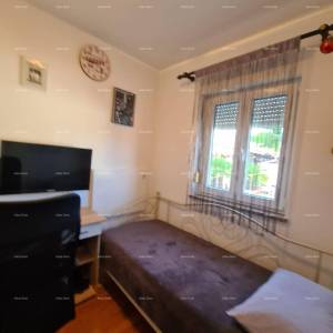 Veli Vrh! Pula! Dvije prizemnice s bazenom!