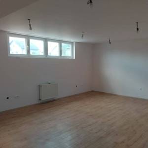 Velika Gorica-Kurilovec: 2S stan sa spremištem i dva parkirna mjesta