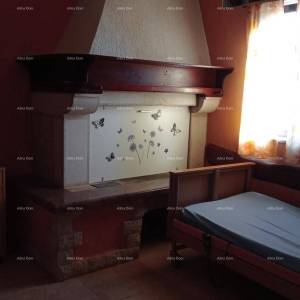 Veruda. Prodaja kuće s apartmanima u Puli  blizu mora, s pogledom na more