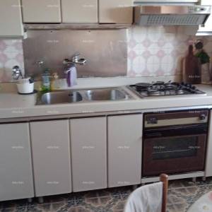 Veruda. Prodaja kuće s apartmanima u Puli  blizu mora, s pogledom na more