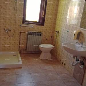 Veruda. Prodaja kuće s apartmanima u Puli  blizu mora, s pogledom na more