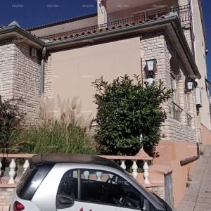 Veruda. Prodaja kuće s apartmanima u Puli  blizu mora, s pogledom na more