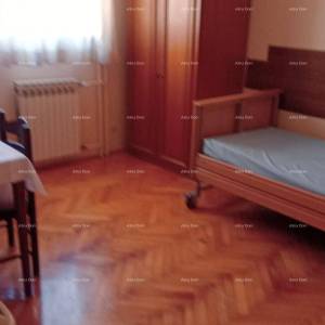 Veruda. Prodaja kuće s apartmanima u Puli  blizu mora, s pogledom na more