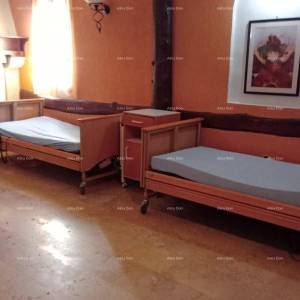 Veruda. Prodaja kuće s apartmanima u Puli  blizu mora, s pogledom na more