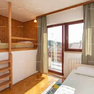 Veruda. Prodaja velike, lijepo uređene kuće sa poslovnim prostorom i 3 zasebna stana, Veruda , Pula!