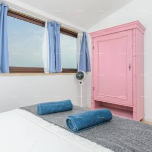 Veruda. Prodaja velike, lijepo uređene kuće sa poslovnim prostorom i 3 zasebna stana, Veruda , Pula!