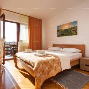 Veruda. Prodaja velike, lijepo uređene kuće sa poslovnim prostorom i 3 zasebna stana, Veruda , Pula!