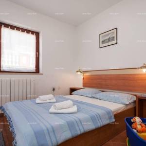 Veruda. Prodaja velike, lijepo uređene kuće sa poslovnim prostorom i 3 zasebna stana, Veruda , Pula!