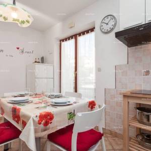 Veruda. Prodaja velike, lijepo uređene kuće sa poslovnim prostorom i 3 zasebna stana, Veruda , Pula!