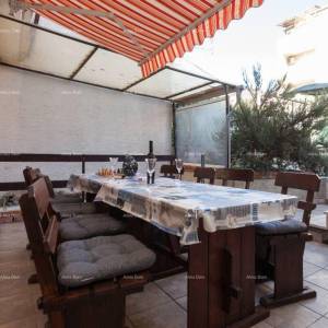 Veruda. Prodaja velike, lijepo uređene kuće sa poslovnim prostorom i 3 zasebna stana, Veruda , Pula!