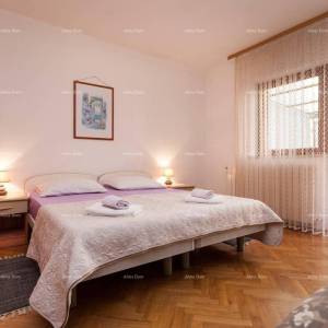 Veruda. Prodaja velike, lijepo uređene kuće sa poslovnim prostorom i 3 zasebna stana, Veruda , Pula!