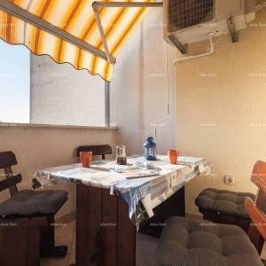 Veruda. Prodaja velike, lijepo uređene kuće sa poslovnim prostorom i 3 zasebna stana, Veruda , Pula!