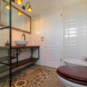 Veruda. Prodaja velike, lijepo uređene kuće sa poslovnim prostorom i 3 zasebna stana, Veruda , Pula!