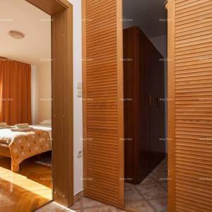 Veruda. Prodaja velike, lijepo uređene kuće sa poslovnim prostorom i 3 zasebna stana, Veruda , Pula!