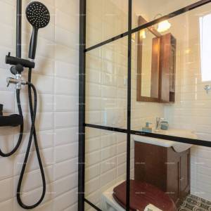 Veruda. Prodaja velike, lijepo uređene kuće sa poslovnim prostorom i 3 zasebna stana, Veruda , Pula!