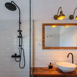 Veruda. Prodaja velike, lijepo uređene kuće sa poslovnim prostorom i 3 zasebna stana, Veruda , Pula!