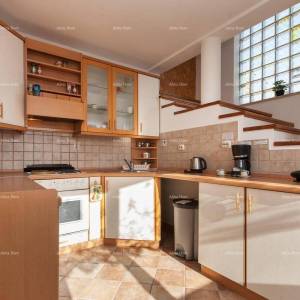 Veruda. Prodaja velike, lijepo uređene kuće sa poslovnim prostorom i 3 zasebna stana, Veruda , Pula!