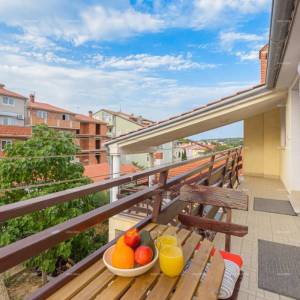 Veruda. Prodaja velike, lijepo uređene kuće sa poslovnim prostorom i 3 zasebna stana, Veruda , Pula!