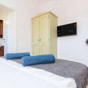 Veruda. Prodaja velike, lijepo uređene kuće sa poslovnim prostorom i 3 zasebna stana, Veruda , Pula!