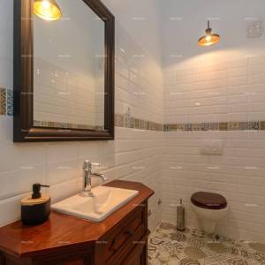 Veruda. Prodaja velike, lijepo uređene kuće sa poslovnim prostorom i 3 zasebna stana, Veruda , Pula!