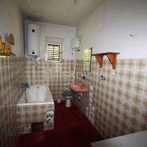 Vinišće, kuća za renovaciju s dodatnom zemljiom za parking