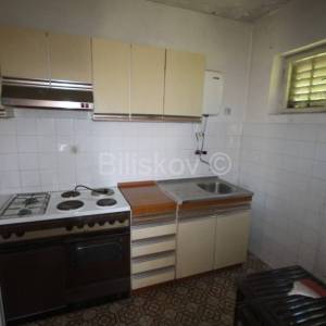 Vinišće, kuća za renovaciju s dodatnom zemljiom za parking