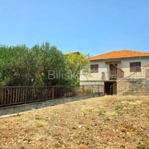 Vinišće, kuća za renovaciju s dodatnom zemljiom za parking