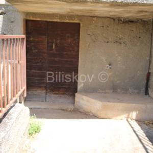 Vinišće, kuća za renovaciju s dodatnom zemljiom za parking