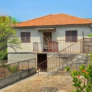 Vinišće, kuća za renovaciju s dodatnom zemljiom za parking