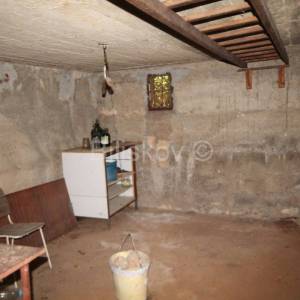 Vinišće, kuća za renovaciju s dodatnom zemljiom za parking