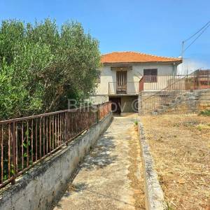 Vinišće, kuća za renovaciju s dodatnom zemljiom za parking