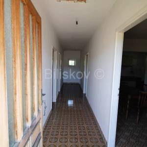 Vinišće, kuća za renovaciju s dodatnom zemljiom za parking