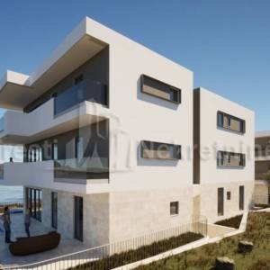 VINJERAC, LUX. APARTMAN 78,30 m2 S VRTOM, TERASOM I BAZENOM