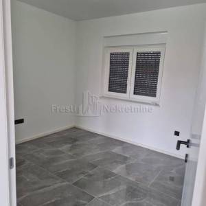 VIR-2 LUKSUZNE VILLE S 2 BAZENA,244m2 USELJIVO ODMAH!