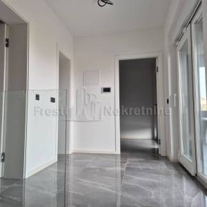 VIR-2 LUKSUZNE VILLE S 2 BAZENA,244m2 USELJIVO ODMAH!