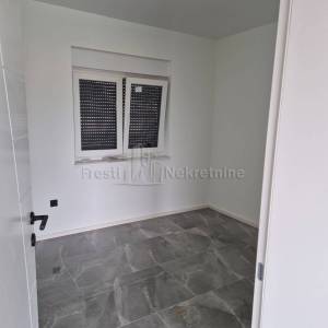 VIR-2 LUKSUZNE VILLE S 2 BAZENA,244m2 USELJIVO ODMAH!