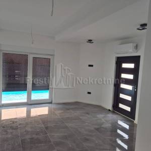 VIR-2 LUKSUZNE VILLE S 2 BAZENA,244m2 USELJIVO ODMAH!