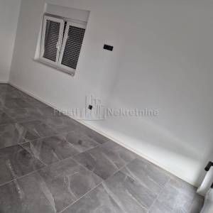 VIR-2 LUKSUZNE VILLE S 2 BAZENA,244m2 USELJIVO ODMAH!