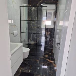 VIR-2 LUKSUZNE VILLE S 2 BAZENA,244m2 USELJIVO ODMAH!