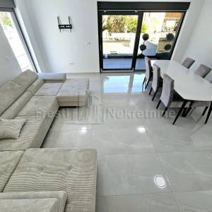 VIR -DUPLEKS VILLA 163m2, 90 m OD MORA! POGLED!